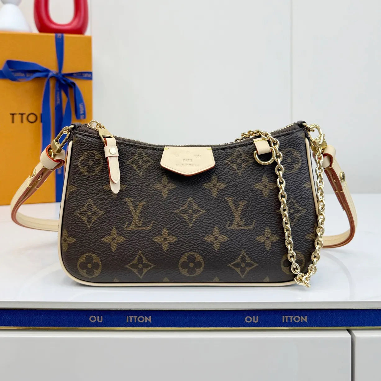 Verona Chain Shoulder Bag (Brown)